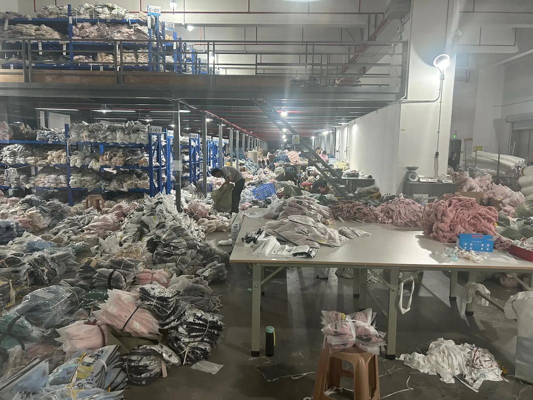 服裝廠包裝!#工廠實(shí)拍視頻 #帶你走進(jìn)服裝廠